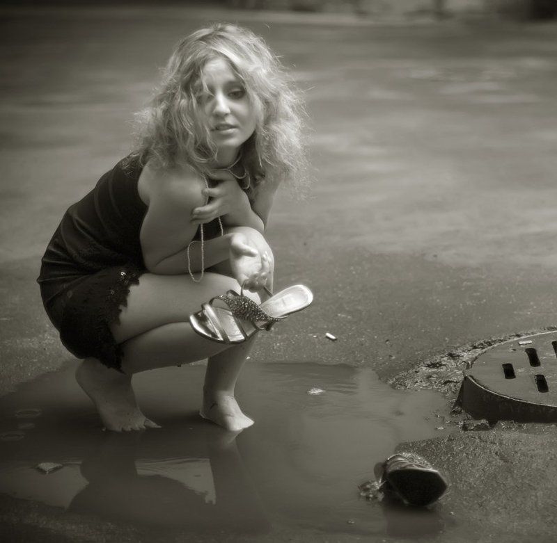 надежда,лужа,дворы,туфельки Холодно фото превью