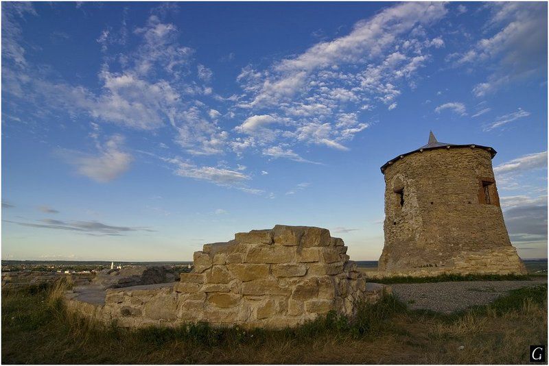 башня, сторожевая, булгары, городище, история, 1000 лет, елабуга, татарстан, нижняя, кама, река, утёс, небо, перистые, облака, простор Сторожевая башня фото превью