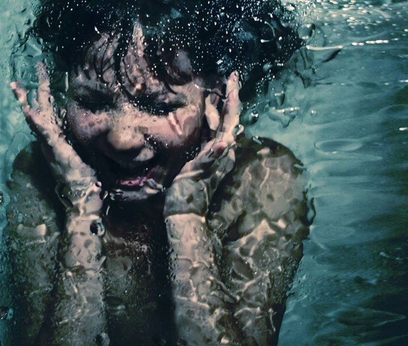 девушка, вода, капли, сирена, крик, замкнутость, смех под водой SCREAM фото превью