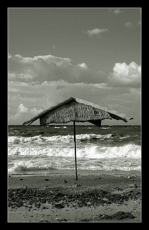 крым, судак, чёрное море, шторм, волна, небо, облака, бамбуковый зонтик В Судаке штормит #2 фото превью