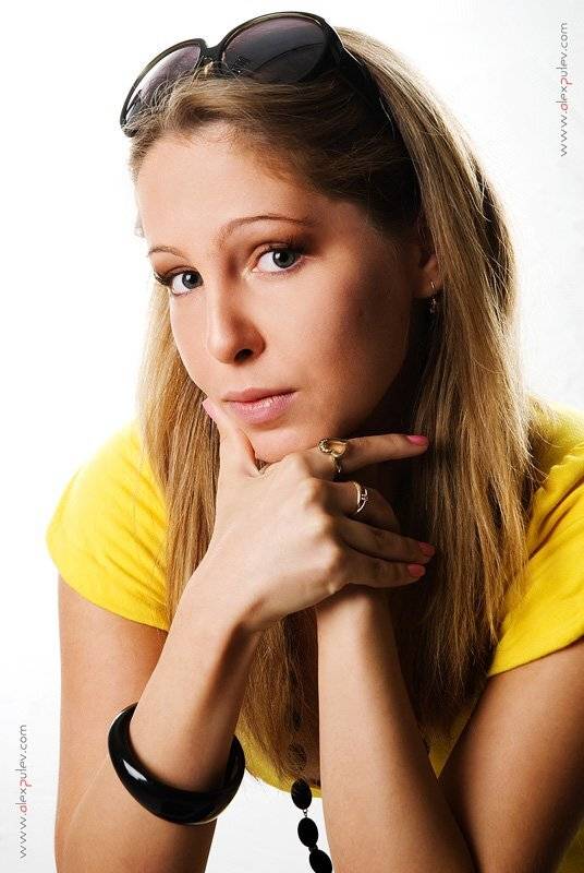 девушка,портрет,портфолио,студия,ствет,тень,глаза,руки,www.alexputev.com, Александр Путев