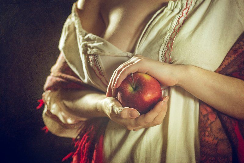 people, apple, hands Яблоко фото превью