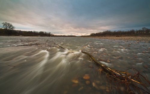 в марте реки ускоряют бег