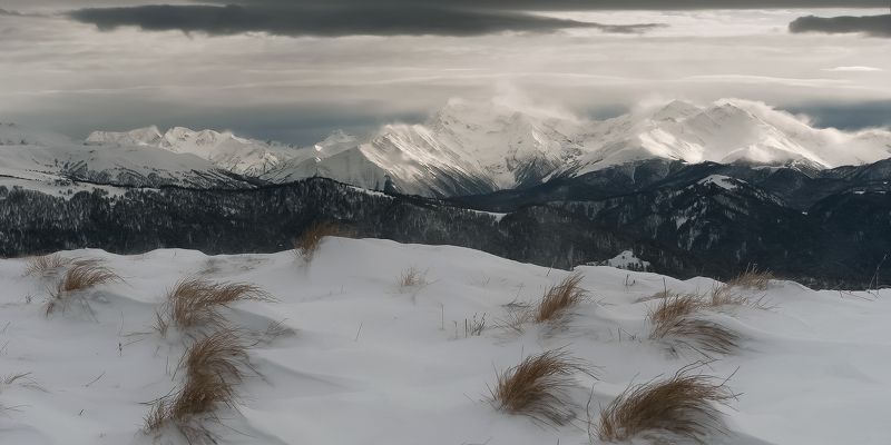 горы, кавказ. март,весна, тхач, ветер ВЕТЕР ШАЛУН ПОДНИМАЛ СНЕЖНЫЕ ФЛАГИ фото превью