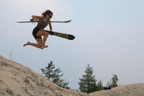 Иногда наши чувства заводят нас так далеко… что даже лето не кажется нам идеалом!