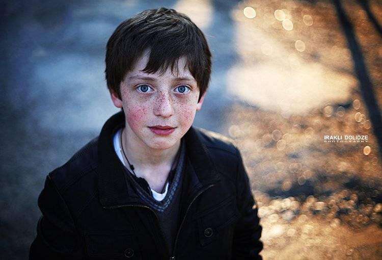 boy;, blue, eyes;, bokeh;, spring;, sun;, sunlight;, freckles;, smile;, ირაკლი დოლიძე