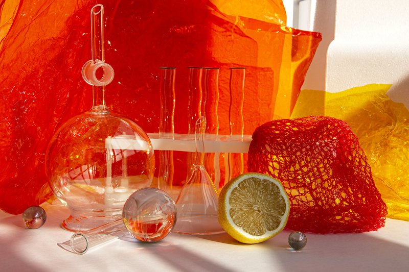 натюрморт, лимон, желтый, оранжевый, колбы, сетка, шары, стекло Лимон фото превью