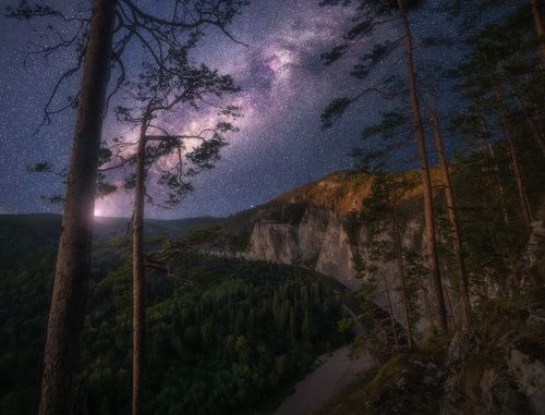 Вечер и ночь на скалах Мамбет