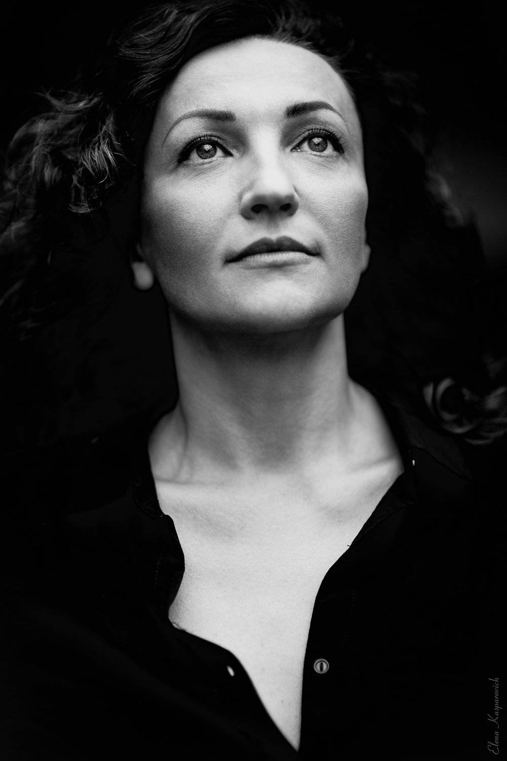 взрослая женщина, женский портрет, крупный план, чб, Елена Каспарович
