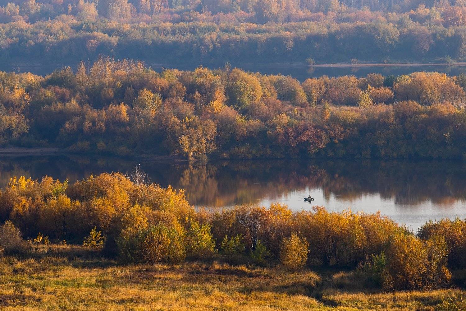рыбалка, пейзаж, утро, горизонт, природа, солнце, осень, сентябрь, туман, тепло, киров, kirov, вятка, река, vyatka, рыбак, тихо, берега, золото,, Панагушин Сергей
