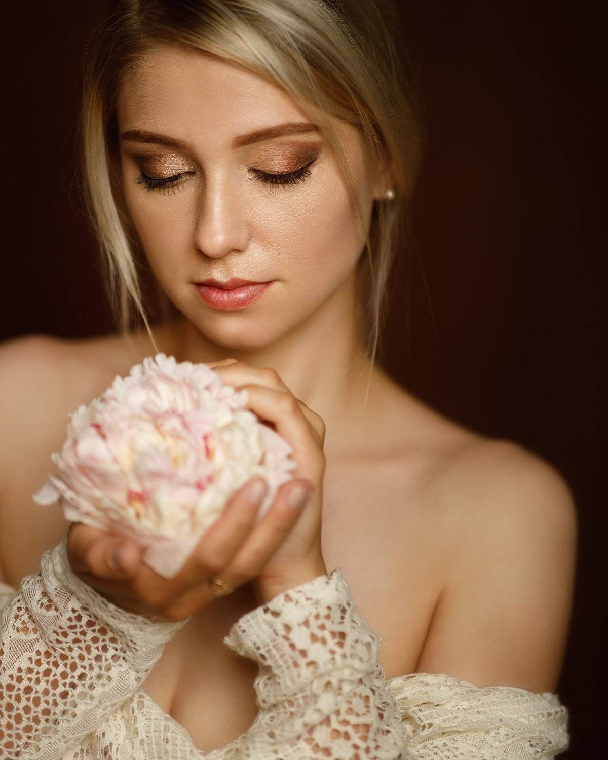 девушка портрет студия нежность цветы пион, Ксения Сергеева