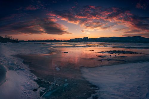 Ветреное, ледяное, багровое, но все же доброе утро