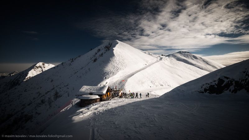 Europe, Italy, cloud, house, mountain, nature, peak, sky, snow, triangle, Европа, Италия, вершина, гора, дом, домик, небо, облако, природа, снег, солнечно, треугольник Треугольники / Triangles фото превью