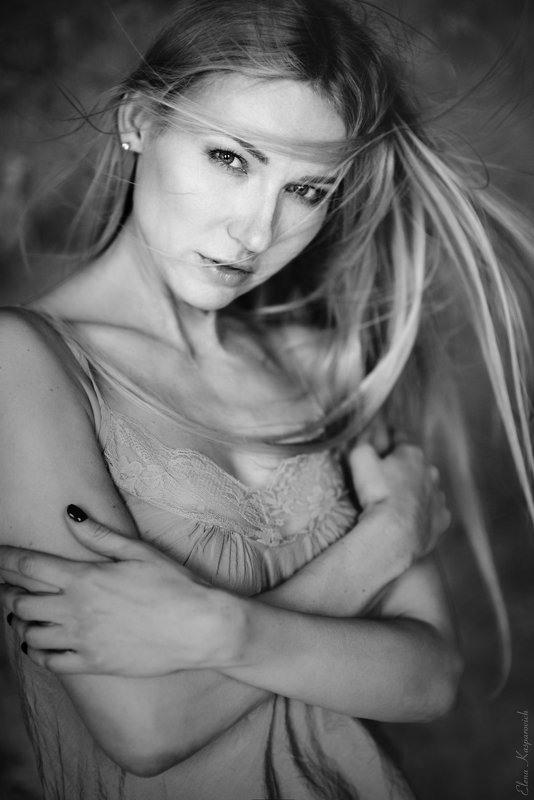 женский портрет, девушка, чб  фото превью