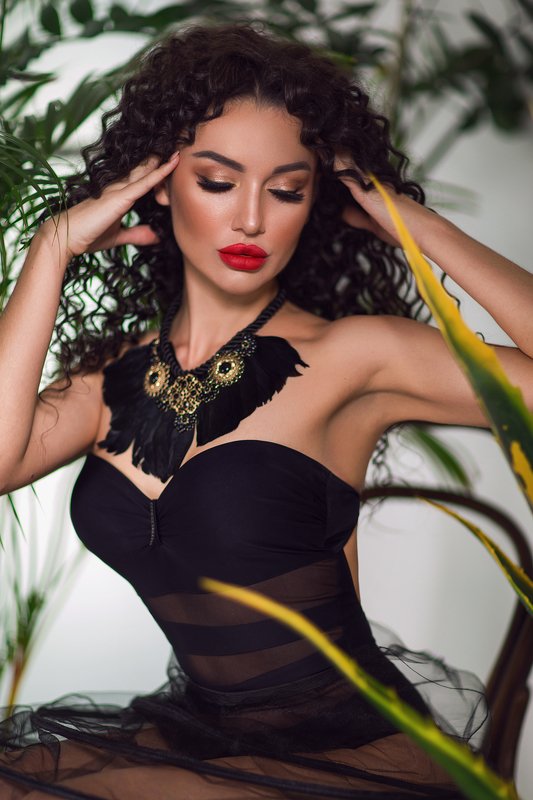фотосессия, симферополь, крым, королева, девушка, украшения, белье, студия, афролоконы, фотограф в крыму, портрет, фэшн, гламур Королева фото превью