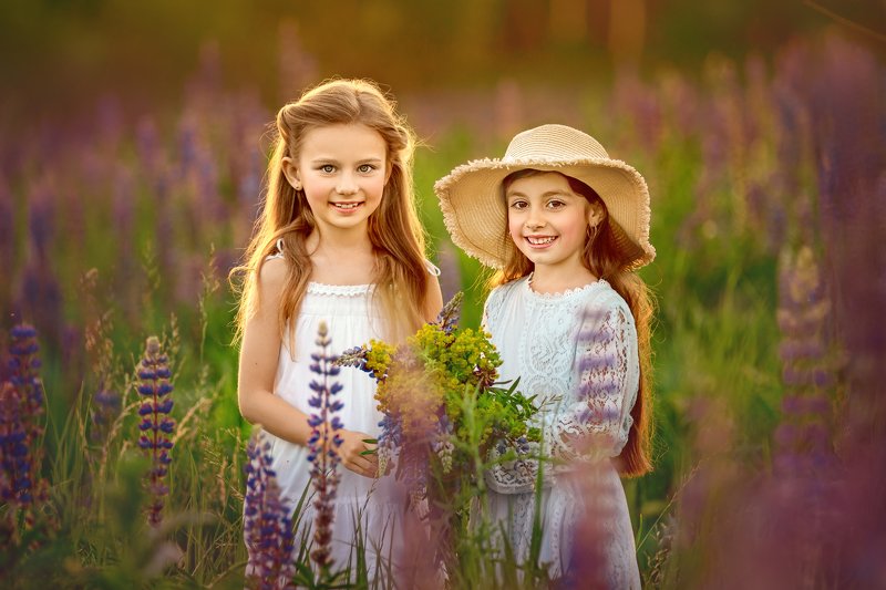 летняя фотосессия, люпиновое поле, люпины, детская фотосессия, детская фотография, children photography, kid, children, child, childhood, детство, детский портрет, дети, детство, children, children portrait, children portraits, kid, дети модели Лиза и Изабелла фото превью