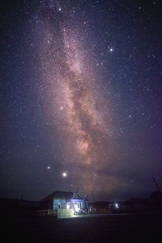 Ночь в поселке Бельтир