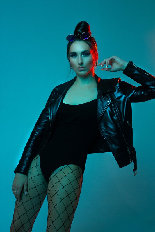 женский портрет, цветной свет, гелевые фильтры, фотосессия в студии, студийная фотосессия Настя фото превью