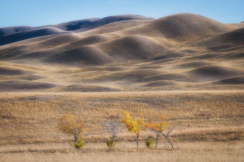 Осень у подножия Хребта Карамурунтау фото превью