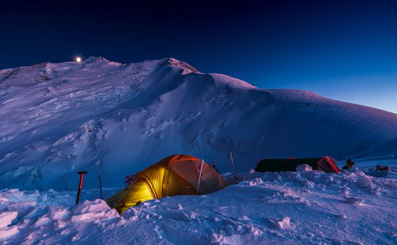 тянь-шань, горы, мраморная стен, ночь, луна, лагерь, баянкол Восход луны над пиком Мраморная Стена (6231м) фото превью