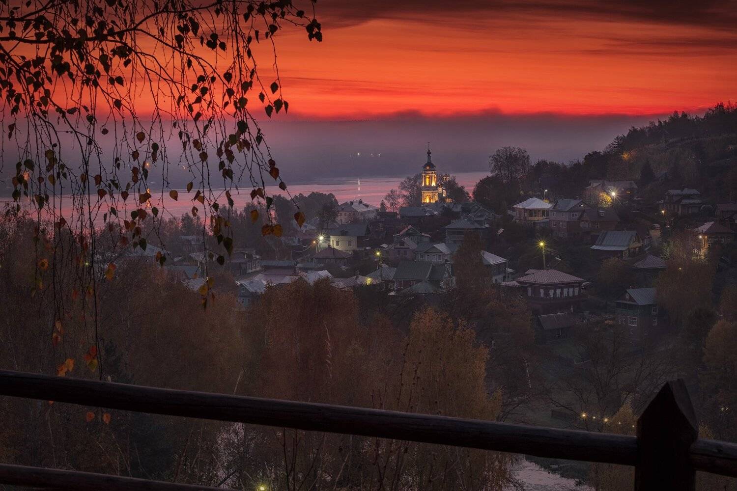 плес, ночь, рассвет, заря, красная, туман, церковь, ограда, береза, осень, Андрей Чиж