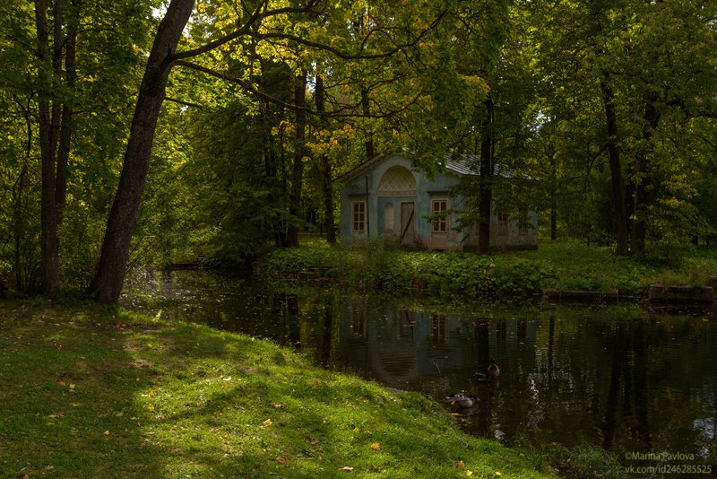 город пушкин, царское село, александровский парк, детский домик, детский пруд, пригороды петербурга, золотая осень,природа, осенний пейзаж В тишине осеннего пруда... фото превью