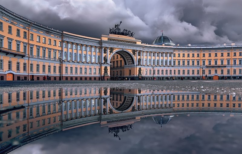 город,площадь,архитектура,дождь,лужи,свет,блики,отражения После дождя. фото превью