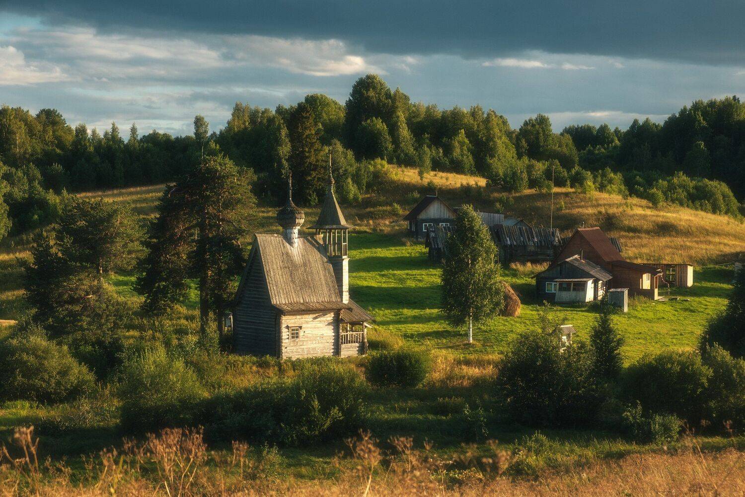 россия, архангельская область, русский север, кенозеро, кенозерье, национальный парк, пейзаж, природа, церковь, озеро, глазово, закат, стог, луг, лето, сенокос, Оборотов Алексей