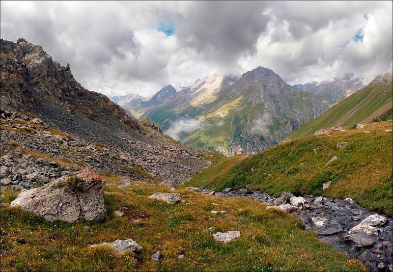 Вдоль ручья. фото превью