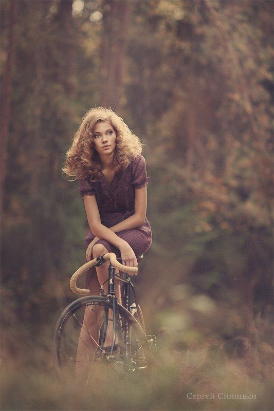 девушка на велосипеде фото превью