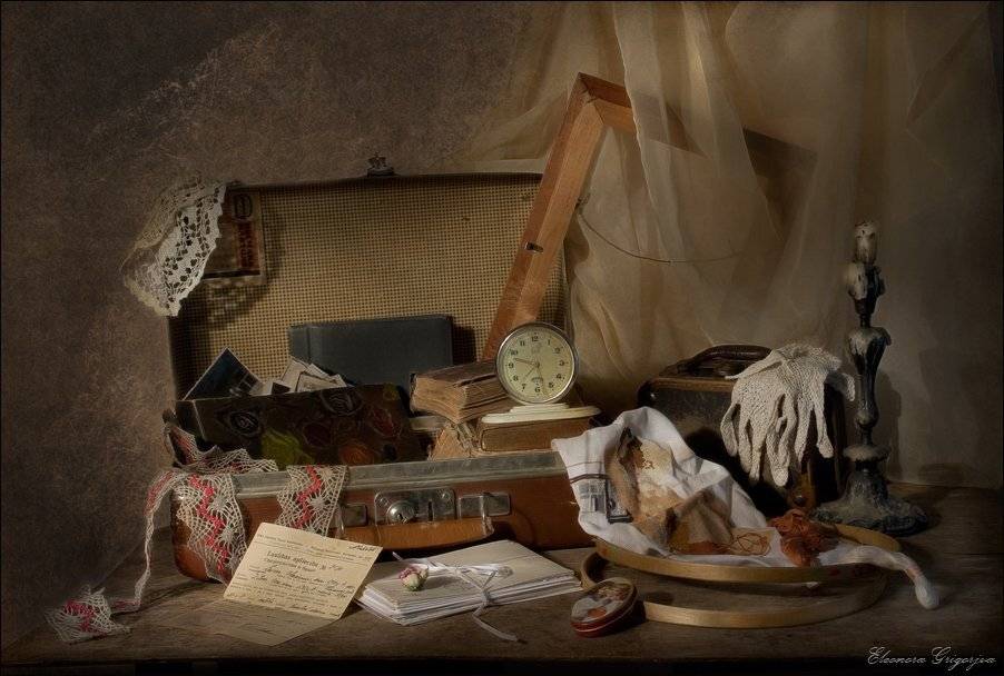 чемодан, письма, память, история, натюрморт, будильник, книга, подсвечник, вышивка, мулине, пяльца, альбом, фотографии, Eleonora Grigorjeva