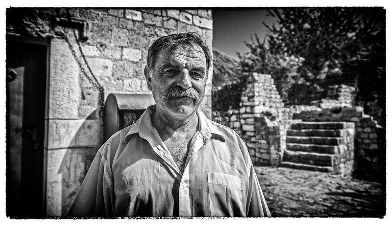 Simple portrait of a man in Montenegro фото превью