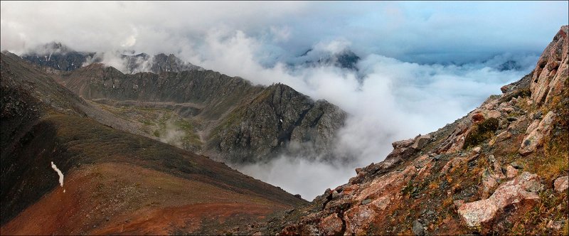 Тучки сгущались, а мы на пик поднимались. фото превью