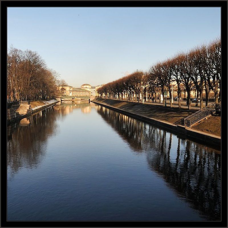 петербург, центр, мойка, утро, квадрат Простая цветная утренняя питерская квадратная картинка фото превью