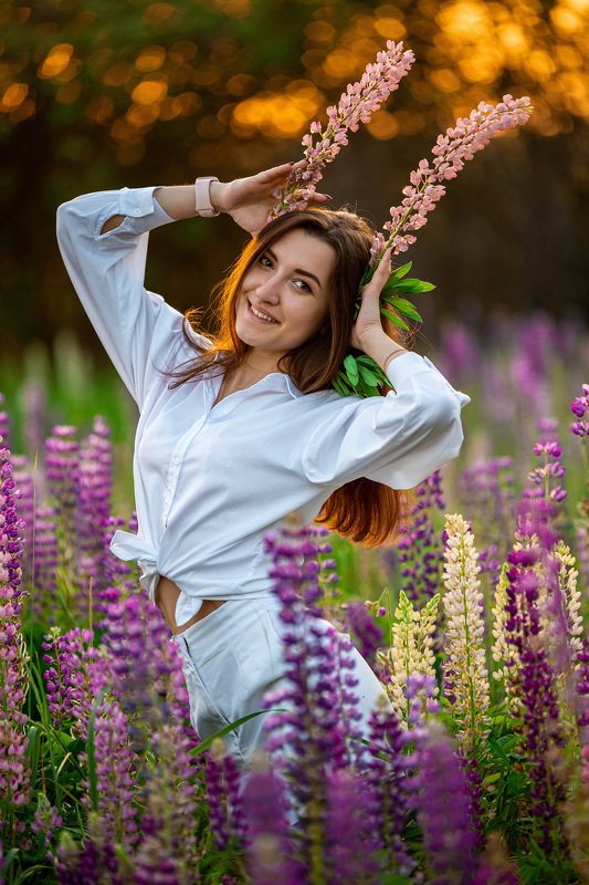 люпины цветы закат портрет девушка закат nikon tamron Люпины фото превью