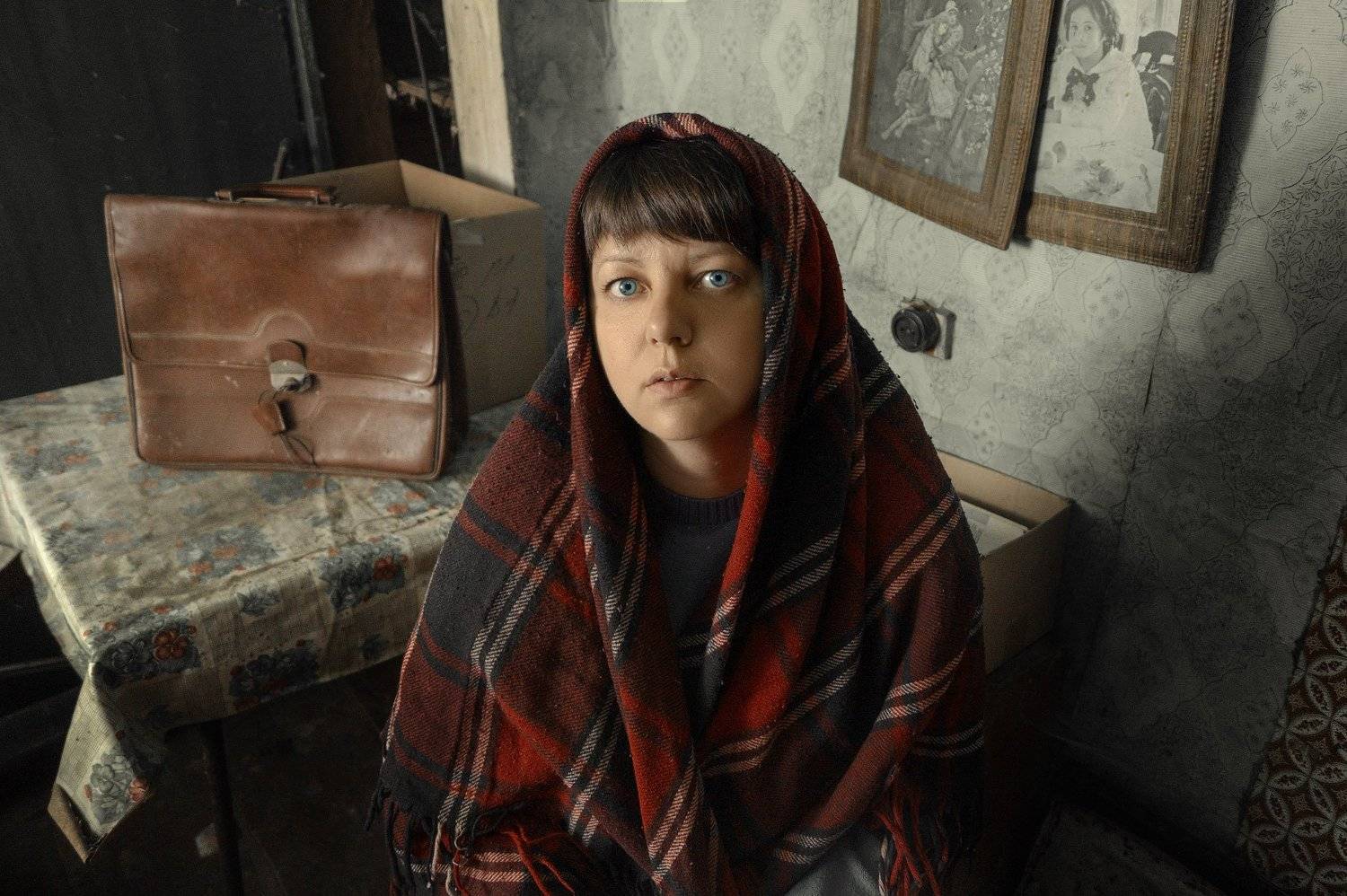 девушка, деревня, старый дом, Георгий Шпунтов