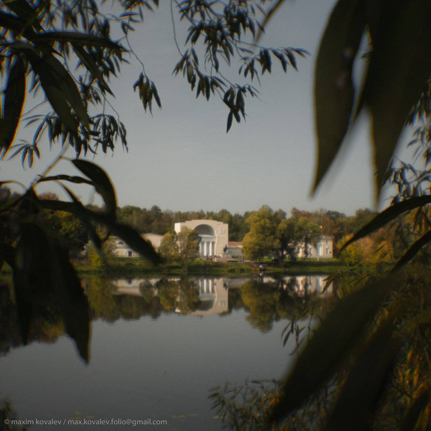 europe, kuzminki, russia, architecture, autumn, estate, farmstead, foliage, leaf, leaves, manor, monocle, monolense, nature, park, photo, plant, pond, reflection, stables, tree, water, willow, yard, европа, кузьминки, москва, россия, архитектура, вода, де, Максим Ковалёв
