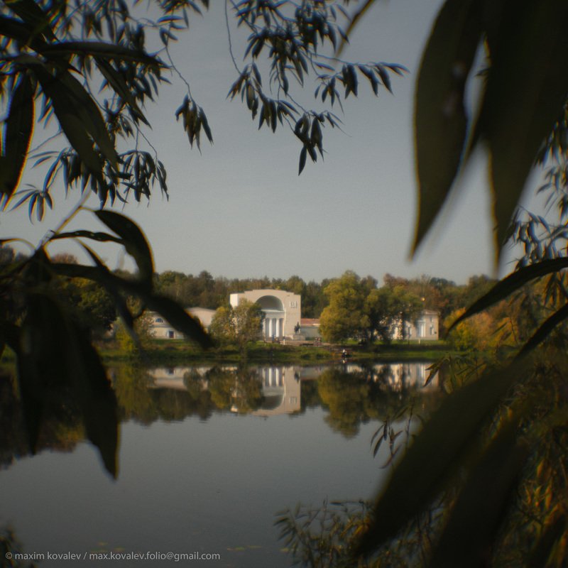 europe, kuzminki, russia, architecture, autumn, estate, farmstead, foliage, leaf, leaves, manor, monocle, monolense, nature, park, photo, plant, pond, reflection, stables, tree, water, willow, yard, европа, кузьминки, москва, россия, архитектура, вода, де Осенний вид на конный двор в усадьбе Кузьминки / Autumn view of the horse yard in the Kuzminki estate фото превью