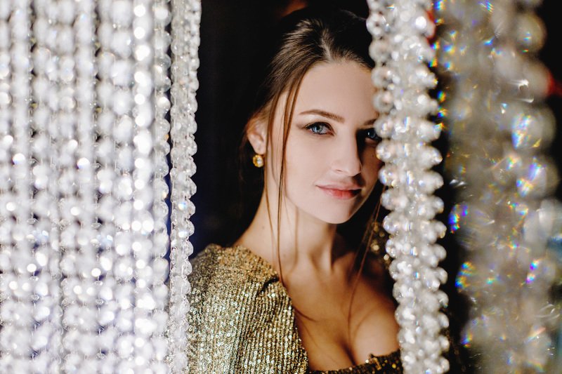 one personone woman only  female  one adult only  young woman  woman  portrait  looking at camera  beautiful woman девушка, женский портрет, портрет  people Sight фото превью