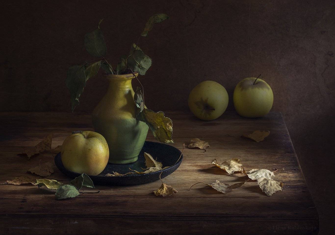 яблоки,листья,осень, Елена Рубинская