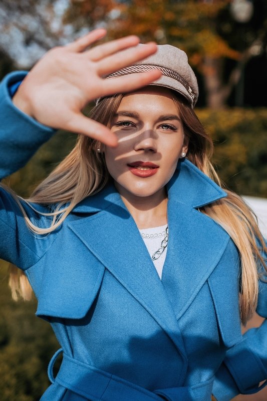 девушка,портрет,улица,волосы,ветер,атмосфера,street photo portrait,дождь,природа,осень, осенний портрет, голубой blue Настя фото превью