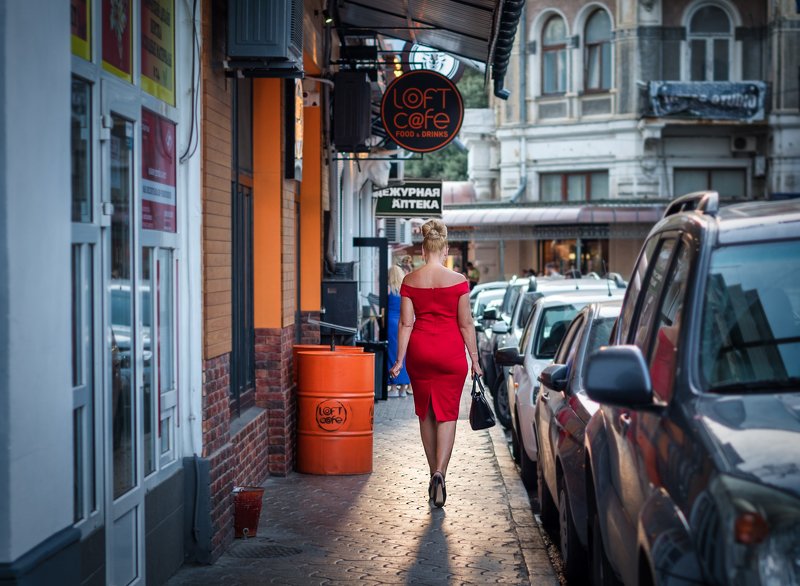 street, streetphoto, woman, vacations, summer, crimea, redcolor, nikon Кадр из неснятого фильма... фото превью