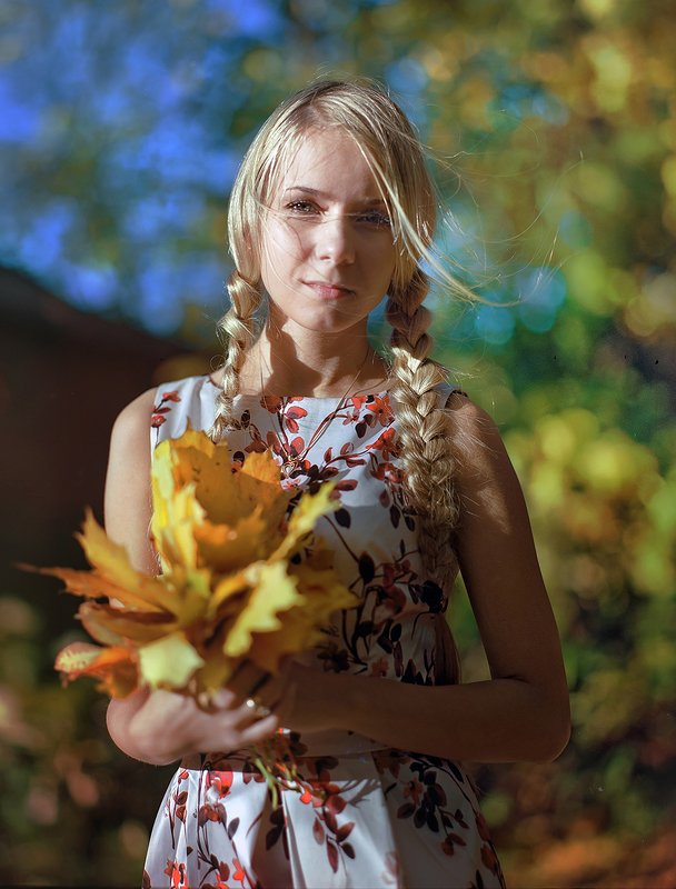 плёнка, medium format, постановочная фотография, романтика, жанровый портрет, осень, природа, листья, октябрь Русская осень... фото превью