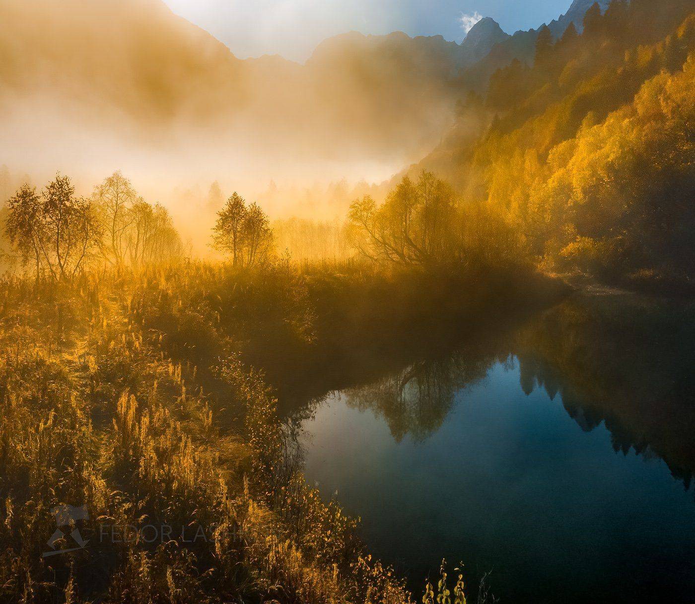 горы, гора, домбай, рассвет, солнце, осень, гоначхирское ущелье, озеро, тебердинский государственный природный биосферный заповедник, кавказ, хребет, вершина,  осенний, туман, туманный,, Лашков Фёдор
