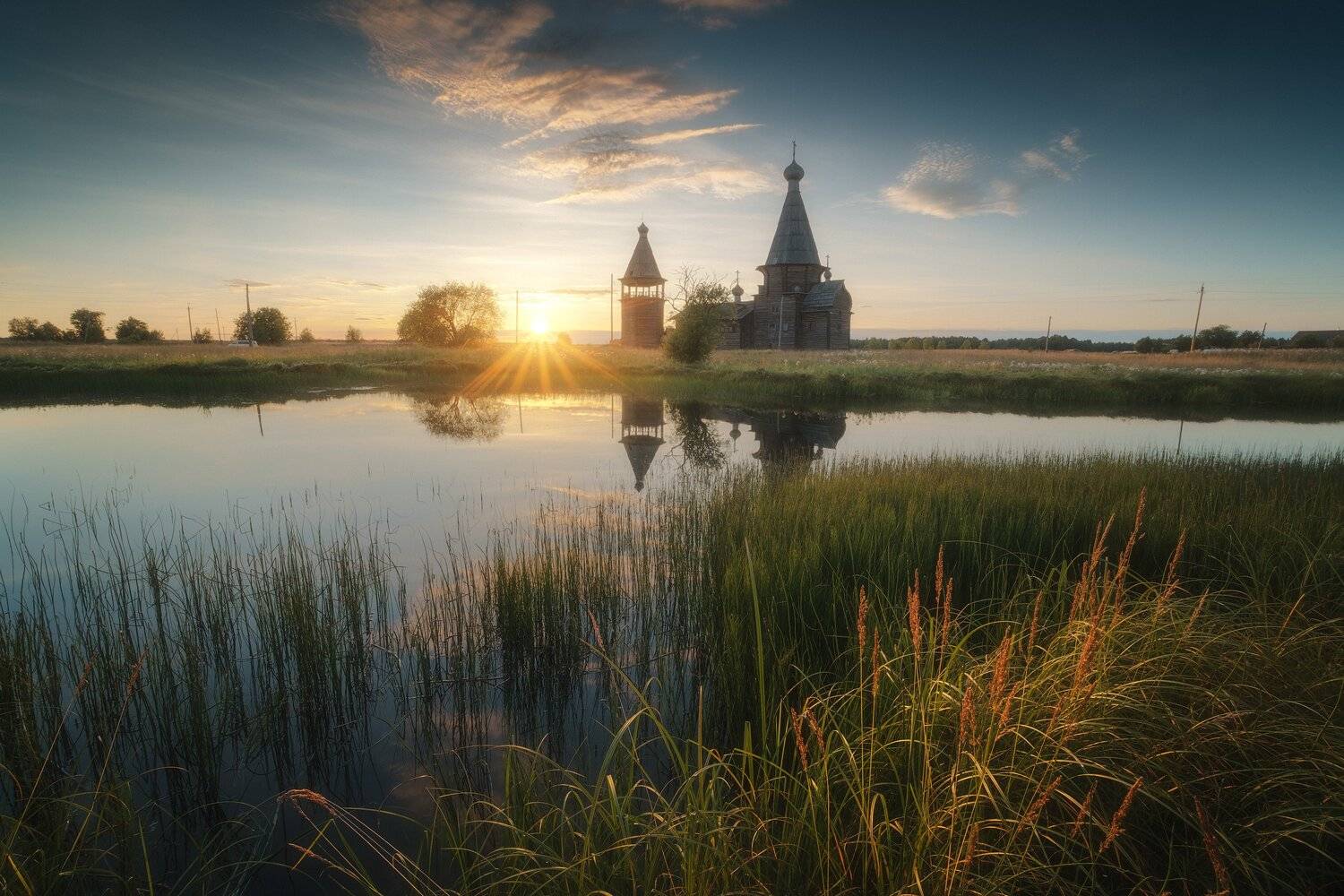 россия, архангельская область, русский север, кенозеро, кенозерье, национальный парк, пейзаж, природа, церковь, озеро, саунино, закат, луг, лето, сенокос, Оборотов Алексей
