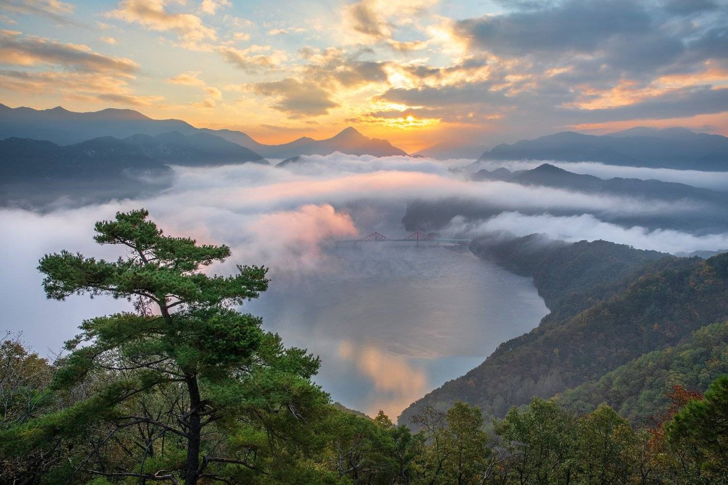 mountains,peak,hiking,fog,clouds,autumn, Jaeyoun Ryu