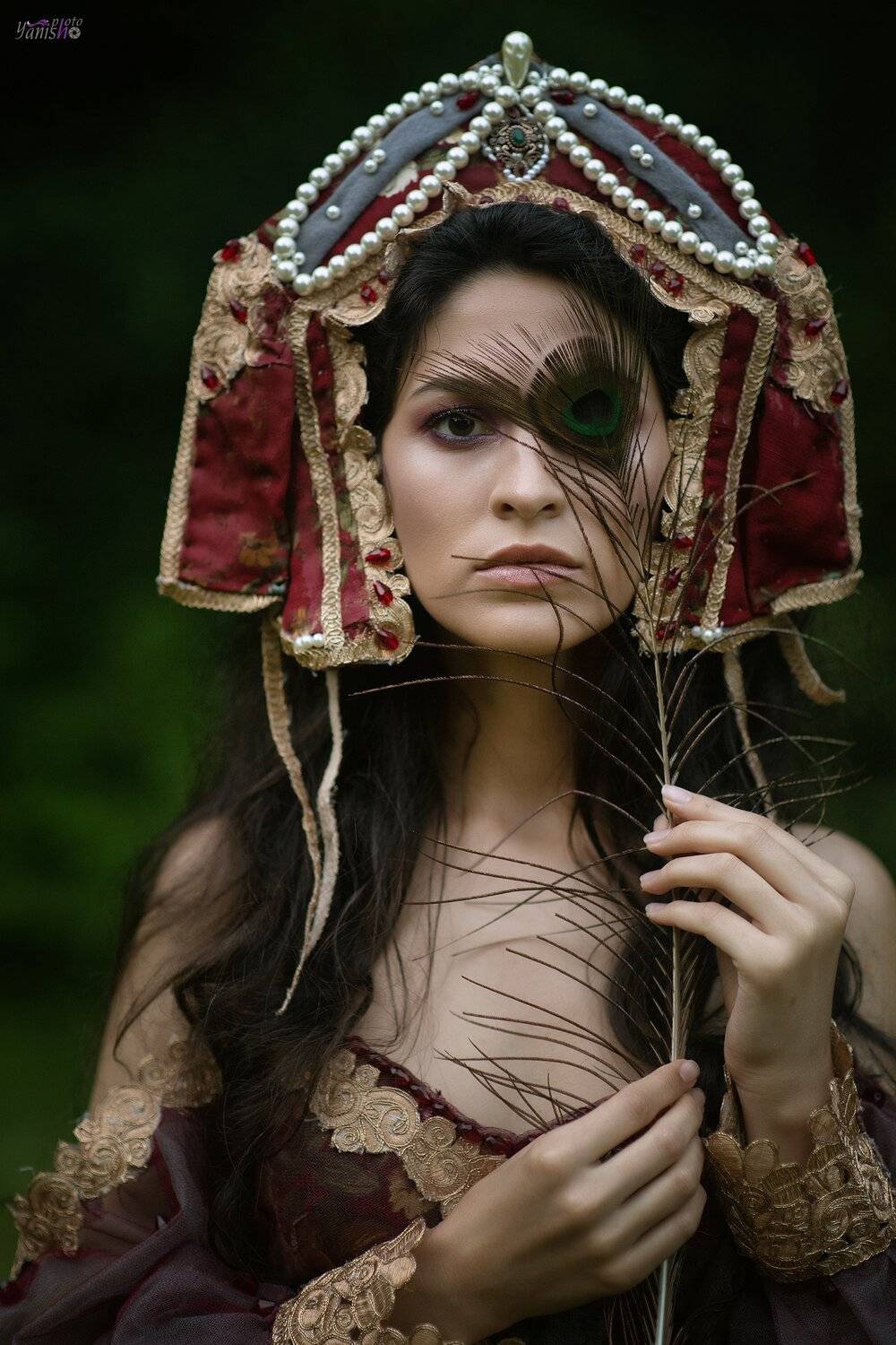 портрет, девушка, павлин, сад, фешн, вишневый, платье, брюнетка, арт, Янина Ермакова