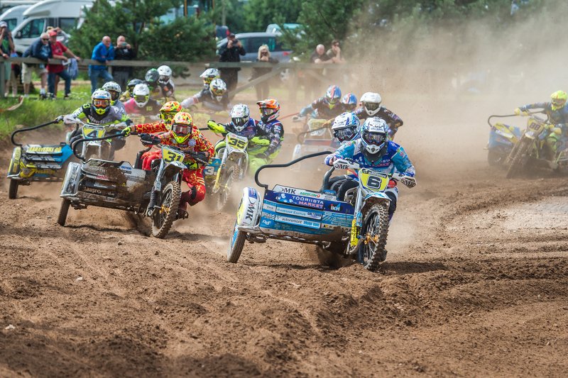 sidecar, motocross, soil, vehicle, motorcycle, motocross, mud, helmet, grass, wheel, driving, enduro, dust, race, land vehicle, outdoor, clothing, bike, off-road racing, transport, person, competition, dirt, transportation, racer, off-roading, riding, mot Start corner фото превью