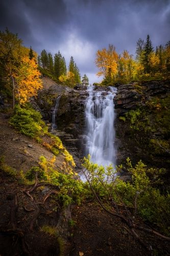 Красивый водопад