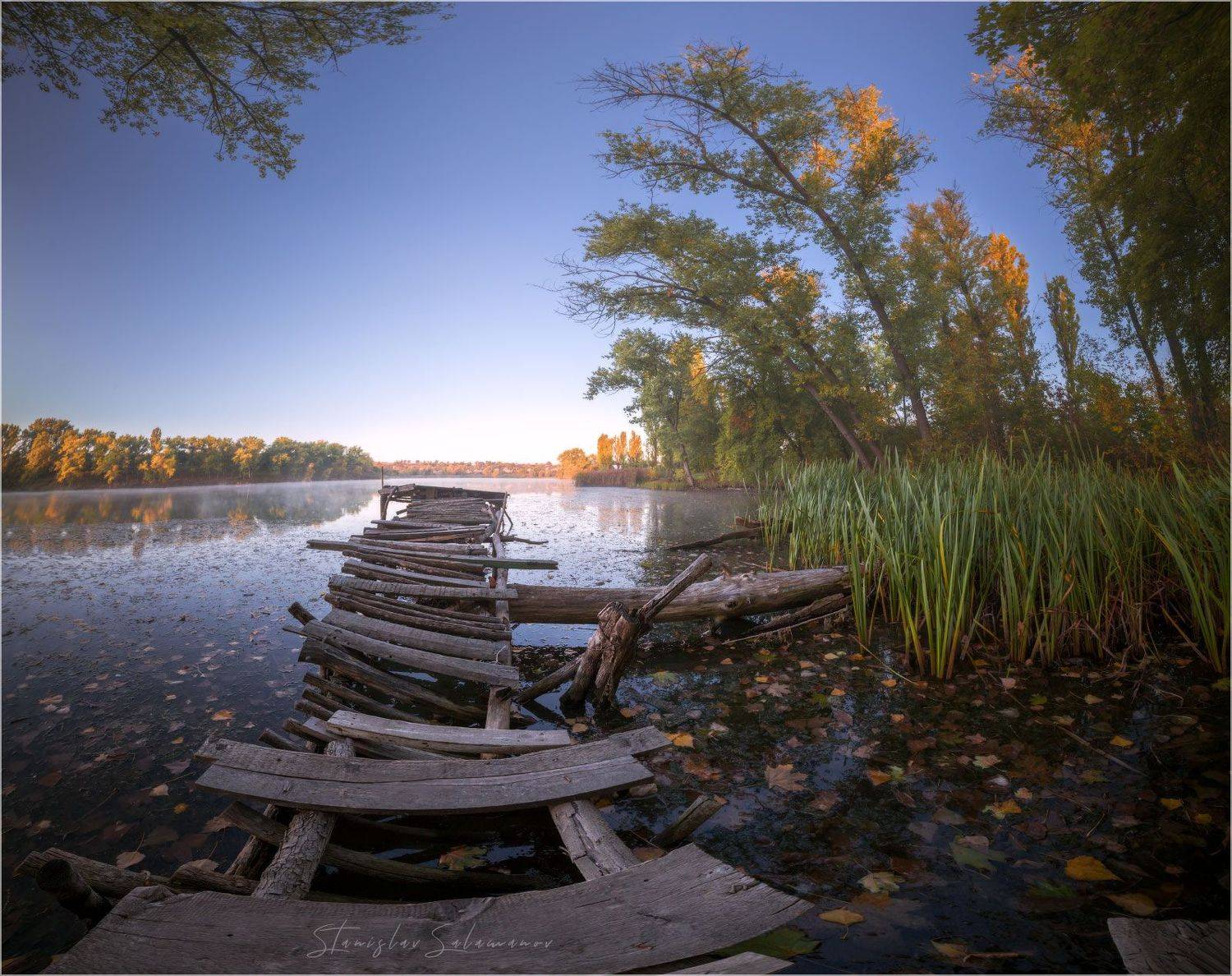 утро, рассвет, дымка, река, отражения, осень, листва, мостик, пейзаж, Станислав Саламанов